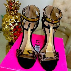 Forever 21 Leopard heels Sz. 8.5